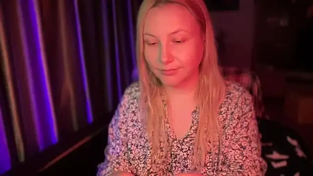 BikiHellena online show from 10.29.25