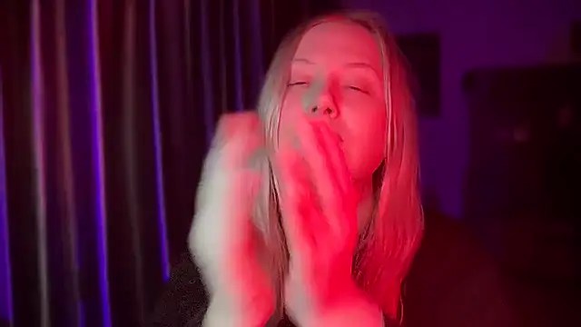 BikiHellena online show from 02.04.26