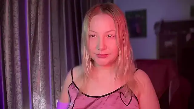 BikiHellena online show from 04.03.26