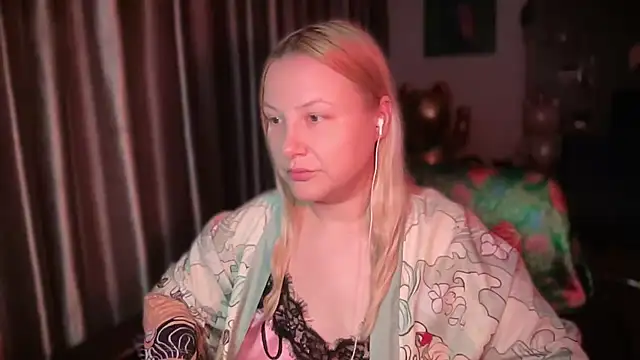 Snapshot of BikiHellena chatting on 07.15.26 BikiHellena online show from 07.15.26