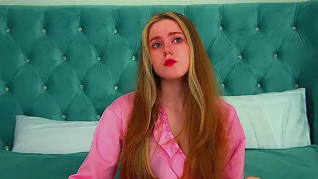 Snapshot of LexiBookwell chatting on 03.06.26 LexiBookwell online show from 03.06.26