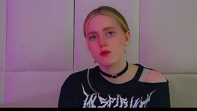 Snapshot of LexiBookwell chatting on 03.08.26 LexiBookwell online show from 03.08.26