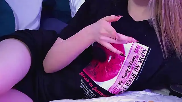 Snapshot of LexiBookwell chatting on 03.12.26 LexiBookwell online show from 03.12.26