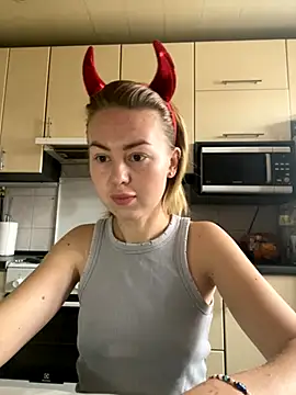 MartaLuna  online show from 10.28.25