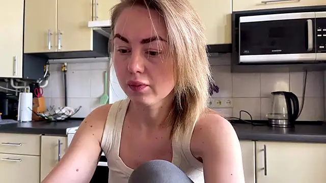 Snapshot of MartaLuna_ chatting on 05.15.26 MartaLuna online show from 05.15.26