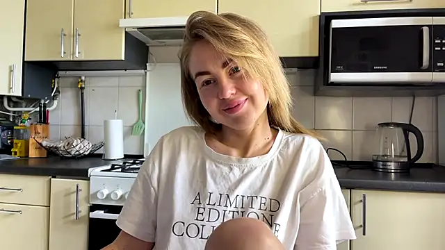 Snapshot of MartaLuna_ chatting on 05.16.26 MartaLuna online show from 05.16.26