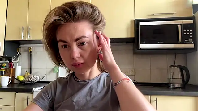 Snapshot of MartaLuna_ chatting on 05.22.26 MartaLuna online show from 05.22.26