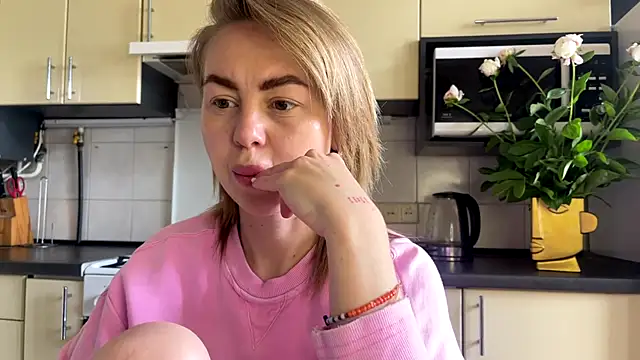 Snapshot of MartaLuna_ chatting on 05.27.26 MartaLuna online show from 05.27.26