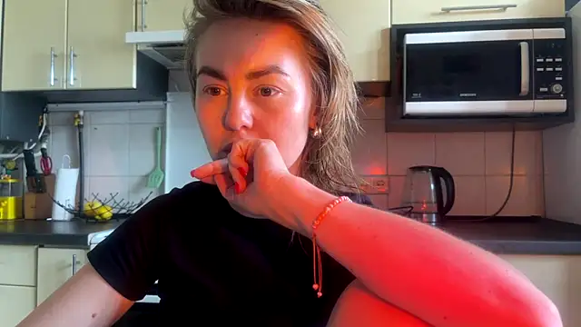 Snapshot of MartaLuna_ chatting on 06.13.26 MartaLuna online show from 06.13.26