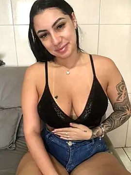 Snapshot of Andreininha chatting on 10.27.25 Andreininha online show from 10.27.25