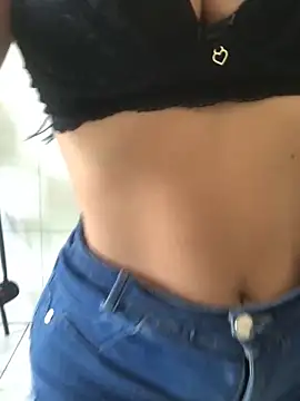 Snapshot of Andreininha chatting on 11.15.25 Andreininha online show from 11.15.25