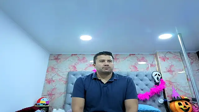 TonnyMorenoo online show from 10.28.25