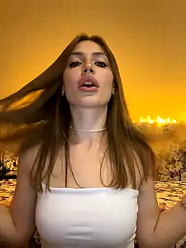 Snapshot of Elizabeth_Tay chatting on 09.29.25 Elizabeth Tay online show from 09.29.25