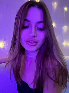 Snapshot of Elizabeth_Tay chatting on 10.15.25 Elizabeth Tay online show from 10.15.25