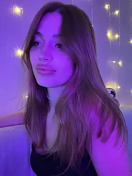 Snapshot of Elizabeth_Tay chatting on 10.19.25 Elizabeth Tay online show from 10.19.25