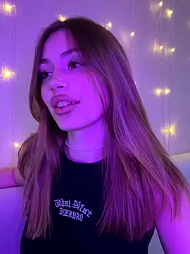 Snapshot of Elizabeth_Tay chatting on 10.26.25 Elizabeth Tay online show from 10.26.25