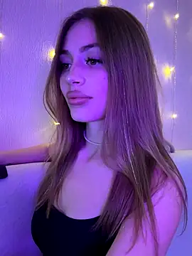 Snapshot of Elizabeth_Tay chatting on 11.07.25 Elizabeth Tay online show from 11.07.25