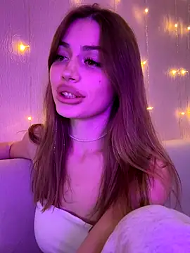 Snapshot of Elizabeth_Tay chatting on 11.09.25 Elizabeth Tay online show from 11.09.25