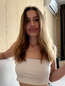 Snapshot of Elizabeth_Tay chatting on 11.10.25 Elizabeth Tay online show from 11.10.25