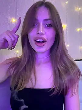 Snapshot of Elizabeth_Tay chatting on 11.12.25 Elizabeth Tay online show from 11.12.25