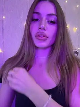 Snapshot of Elizabeth_Tay chatting on 11.19.25 Elizabeth Tay online show from 11.19.25