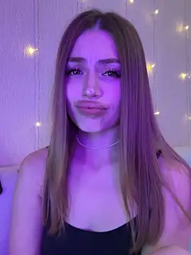 Snapshot of Elizabeth_Tay chatting on 11.20.25 Elizabeth Tay online show from 11.20.25