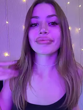 Snapshot of Elizabeth_Tay chatting on 11.25.25 Elizabeth Tay online show from 11.25.25