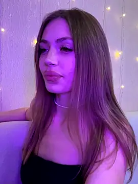 Snapshot of Elizabeth_Tay chatting on 11.27.25 Elizabeth Tay online show from 11.27.25