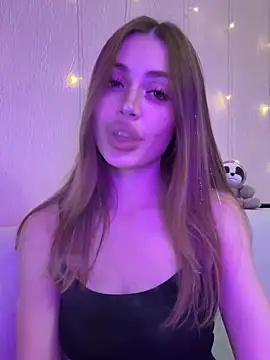 Snapshot of Elizabeth_Tay chatting on 12.01.25 Elizabeth Tay online show from 12.01.25