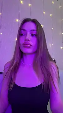 Snapshot of Elizabeth_Tay chatting on 12.19.25 Elizabeth Tay online show from 12.19.25