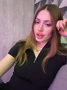 Snapshot of Elizabeth_Tay chatting on 03.12.26 Elizabeth Tay online show from 03.12.26