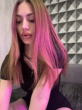 Elizabeth Tay online show from 04.20.26