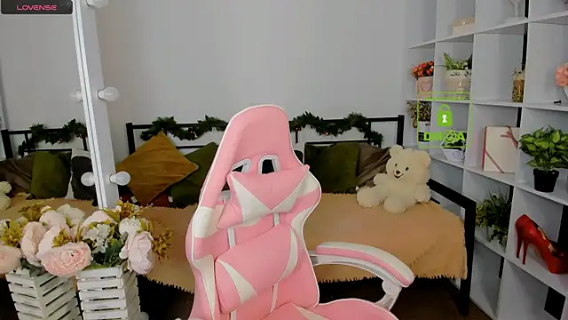 Elma Lily online show from 12.23.25