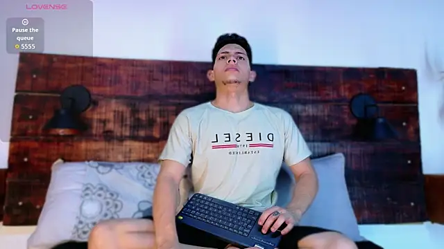 Snapshot of JhosuaVega chatting on 02.05.26 JhosuaVega online show from 02.05.26