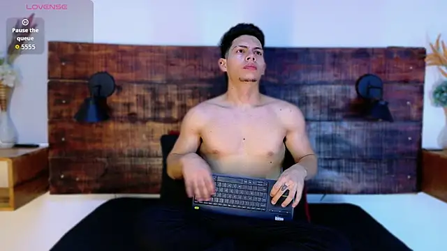 Snapshot of JhosuaVega chatting on 02.13.26 JhosuaVega online show from 02.13.26