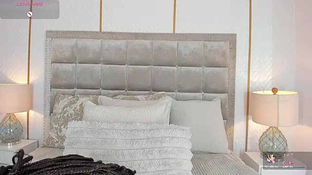 Snapshot of DakotaWangi chatting on 12.20.25 DakotaWangi online show from 12.20.25