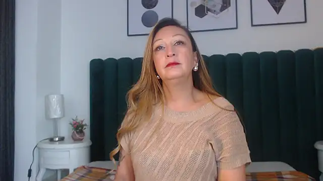 Snapshot of VictoriaQueen_Fg chatting on 10.06.25 VictoriaQueen Fg online show from 10.06.25