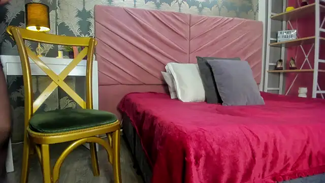 Snapshot of VictoriaQueen_Fg chatting on 11.05.25 VictoriaQueen Fg online show from 11.05.25