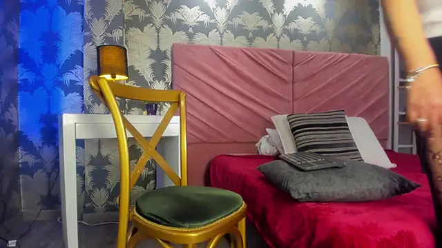 Snapshot of VictoriaQueen_Fg chatting on 11.08.25 VictoriaQueen Fg online show from 11.08.25