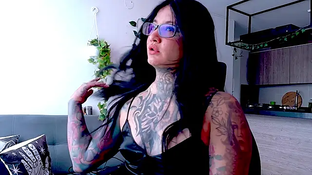 Snapshot of Unatatuada chatting on 12.20.25 Unatatuada online show from 12.20.25