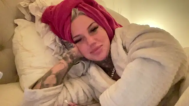 Snapshot of paulinaalatalo chatting on 02.10.26 paulinaalatalo online show from 02.10.26