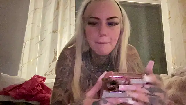 Snapshot of paulinaalatalo chatting on 03.11.26 paulinaalatalo online show from 03.11.26