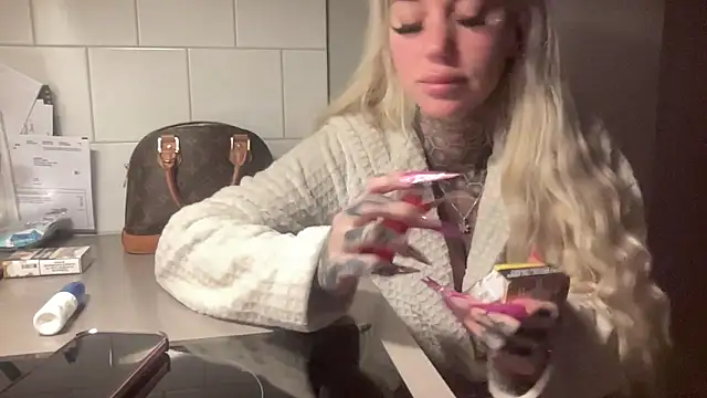 Snapshot of paulinaalatalo chatting on 03.18.26 paulinaalatalo online show from 03.18.26