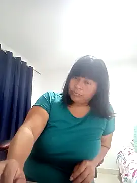 Snapshot of adri89-g chatting on 11.28.25 adri89-g online show from 11.28.25