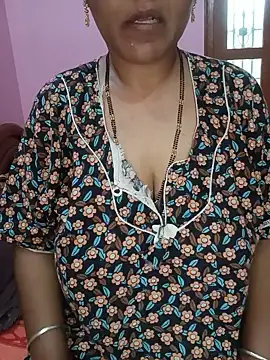 Snapshot of KannadaTamilTeluguBeauty chatting on 05.17.26 KannadaTamilTeluguBeauty online show from 05.17.26