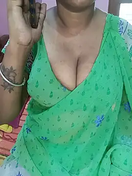 Snapshot of KannadaTamilTeluguBeauty chatting on 05.20.26 KannadaTamilTeluguBeauty online show from 05.20.26