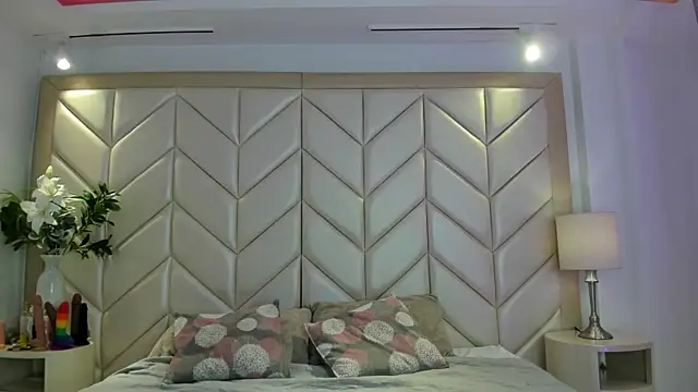 AishaValcazar online show from 02.28.26