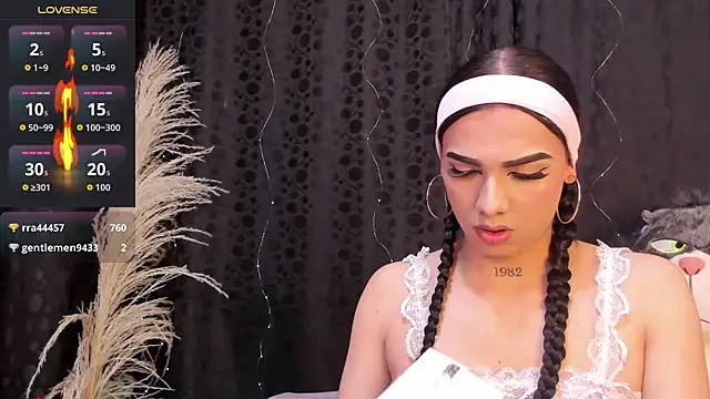 Snapshot of Almaazz chatting on 05.15.26 Almaazz online show from 05.15.26