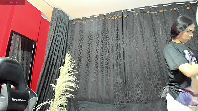 Snapshot of Almaazz chatting on 05.20.26 Almaazz online show from 05.20.26
