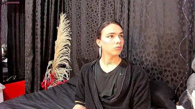 Snapshot of Almaazz chatting on 06.15.26 Almaazz online show from 06.15.26